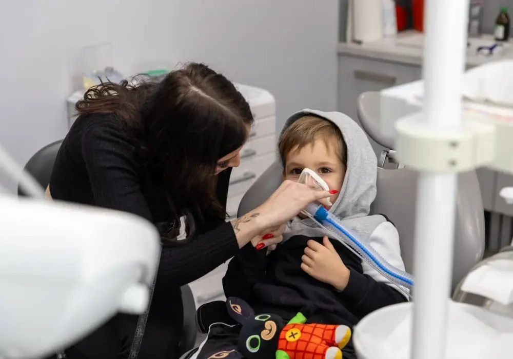 Dlaczego nie można jeść po znieczuleniu u dentysty? Uniknij bólu i kontuzji