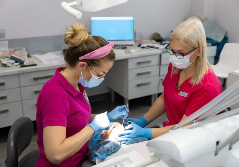 Ile po wizycie u dentysty nie można jeść, aby uniknąć bólu?