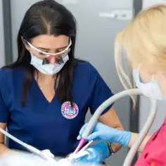 Czy dentysta boli? Poznaj prawdę o bólu podczas zabiegów stomatologicznych