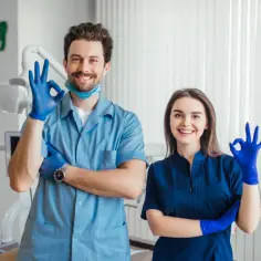 Jak poprawnie używać dentystą czy dentystom? Odkryj różnice gramatyczne