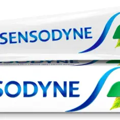 Pasta na nadwrażliwe zęby Sensodyne z fluorkiem, chroniąca 24/7. Zapewnia mocne zęby i zdrowe dziąsła.