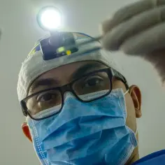Czy z zimnem można iść do dentysty? Uniknij ryzyka zarażenia