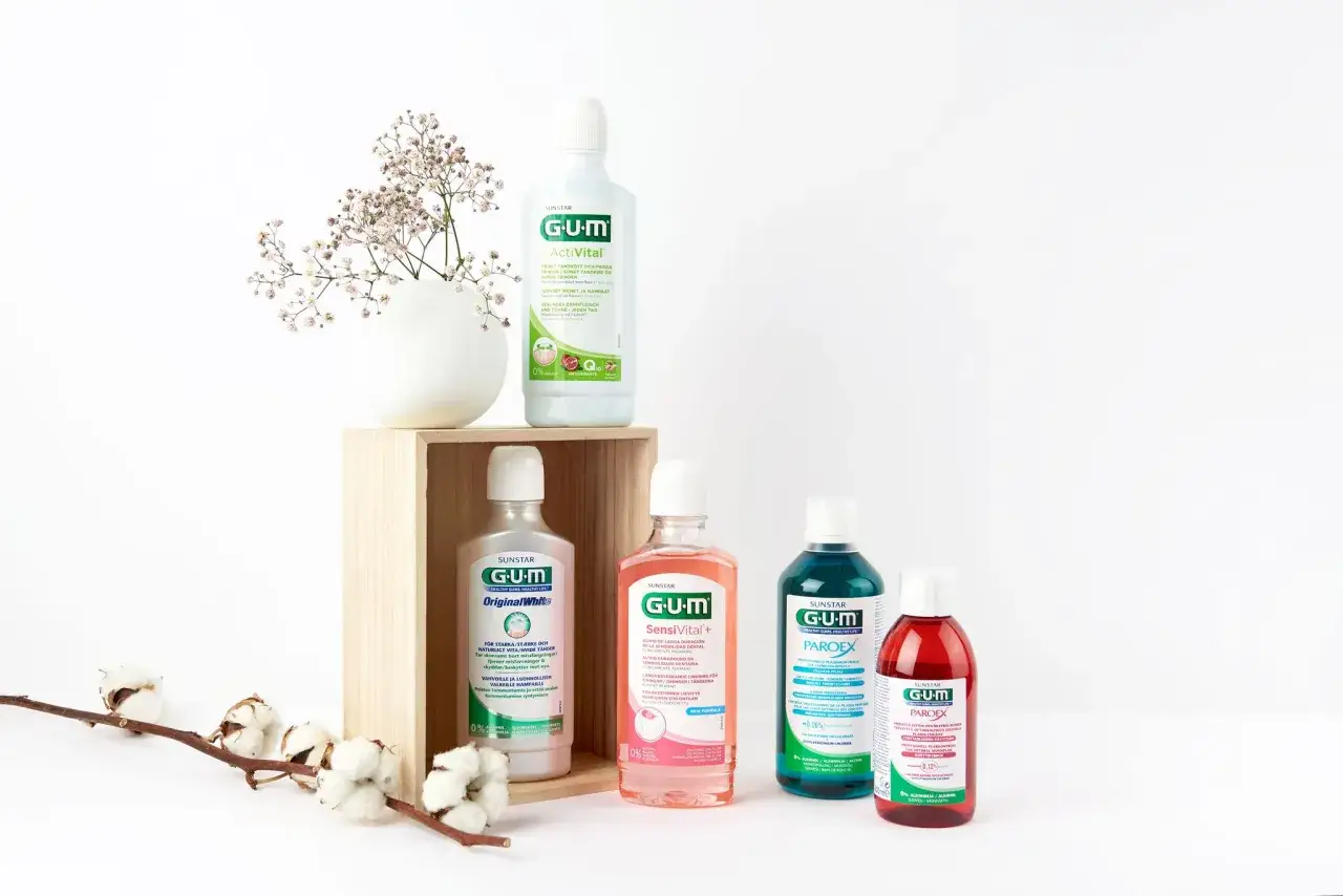 Płyny do płukania jamy ustnej GUM. Zwróć uwagę na potencjalne skutki uboczne, wybierając odpowiedni produkt.